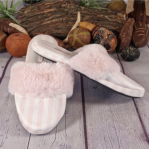 NWOT - VICTORIA'S SECRET Signature Satin Slippers - Picture 2 of 11